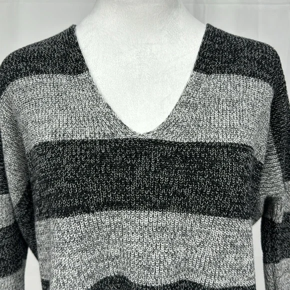 Express Stripe Sweater ~ Size M - Picture 2 of 6